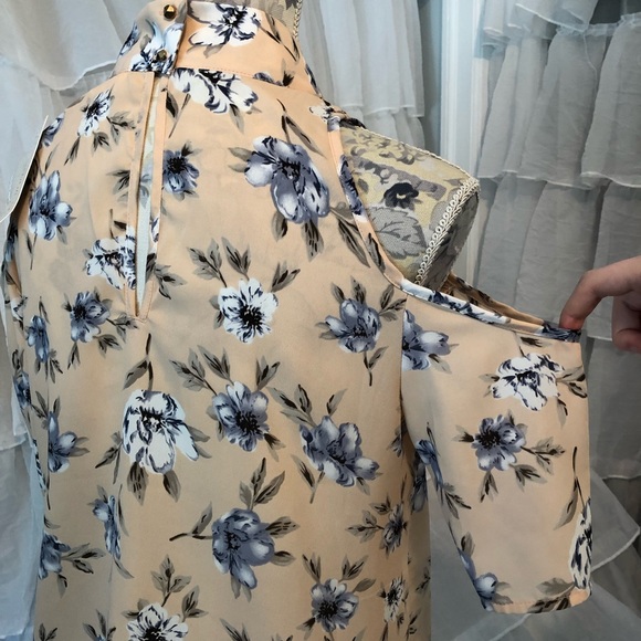 Cold shoulder floral top - Picture 4 of 4